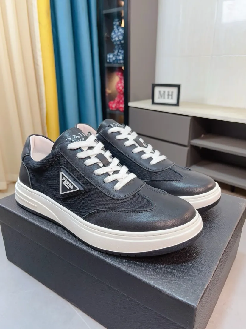 Men's shoes 💰420🌹🌹High-quality new Prada counters are launched simultaneously. The new men's shoes and 😘fabrics are selected from imported mesh and glue-spraying technology. Imported cowhide lining. 👍🏿High-end☄️Open-molded non-slip rubber outsole, exquisite lines, simple and elegant, comfortable and high-end for leisure travel. Code number: 38 to 44